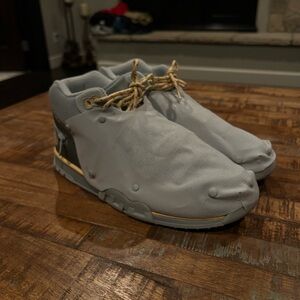 Travis cactus corp lightly worn